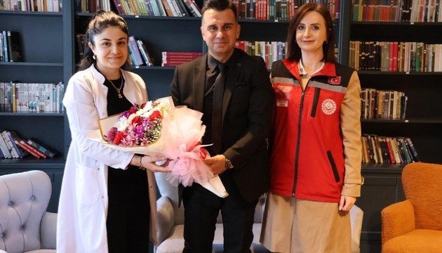 Şehidin eşine 'Anneler Günü' ziyareti